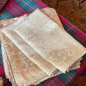 Lenox Opal Innocence Gold Patterned Napkins. Set of 8.